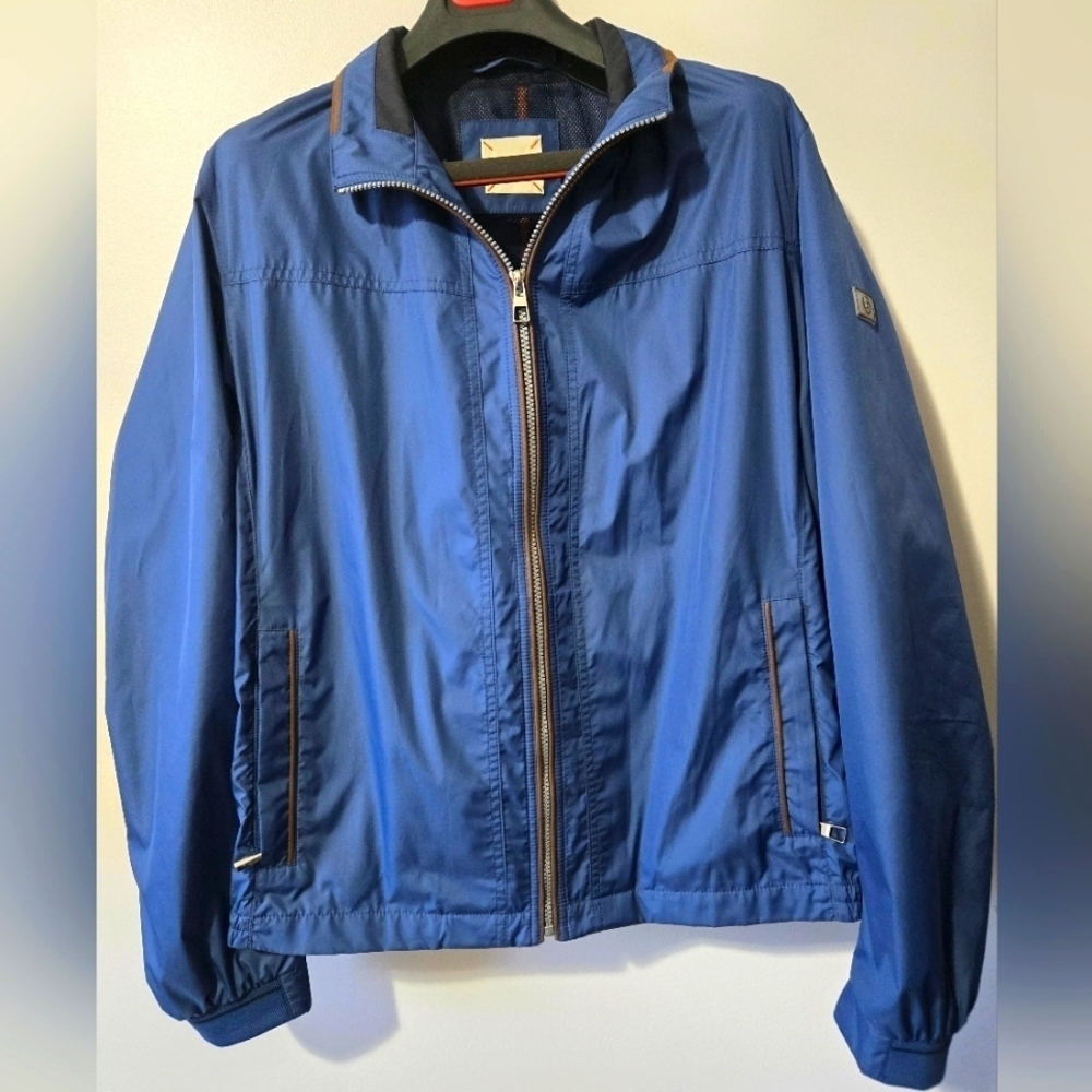 BUGATTI  Lightweight Blue Waterproof Jacket. Size 46R